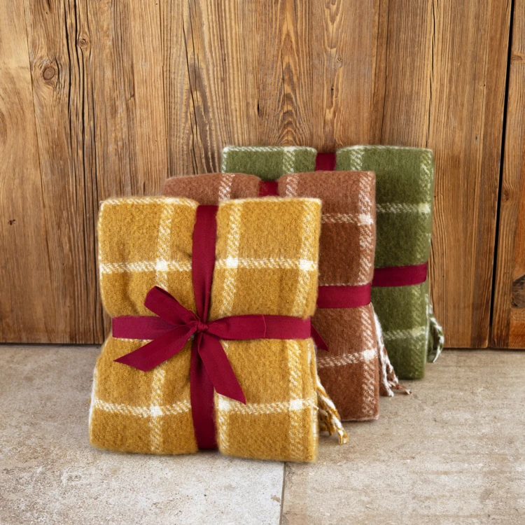 Coperta a quadri effetto mohair con frange