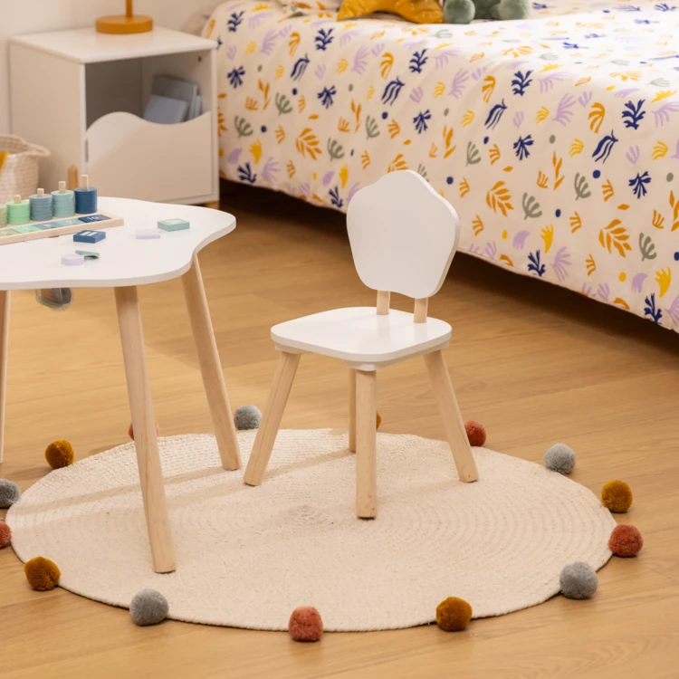 Chaise enfant forme organique