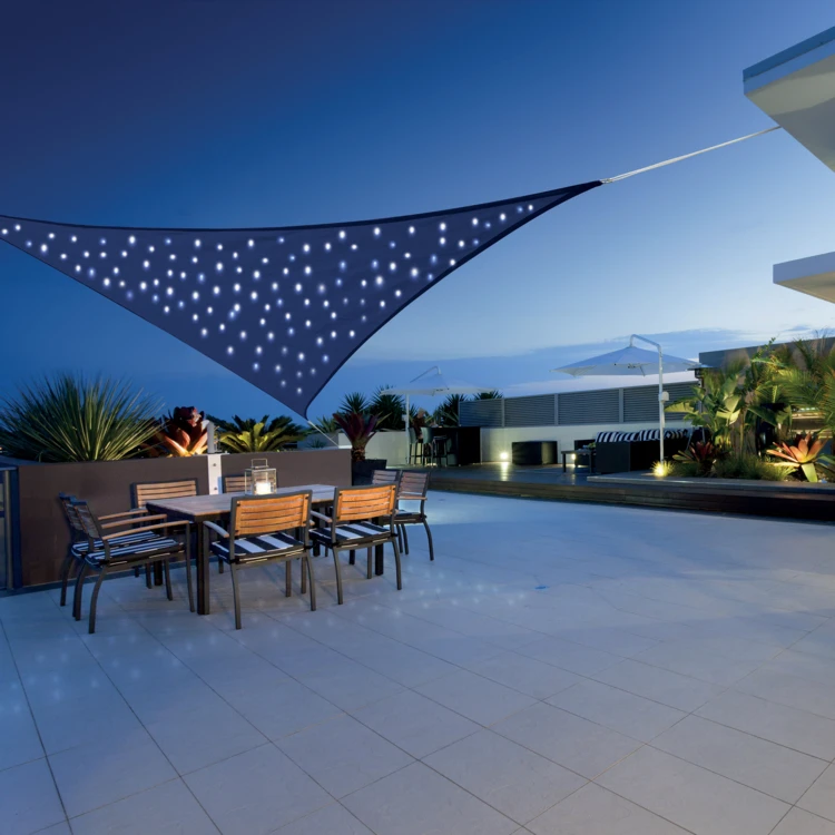 Vela de estrella triangular con LED solares