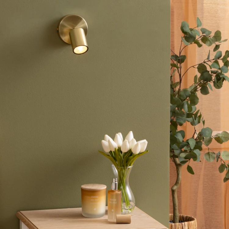 Punto de pared ajustable compatible con techo