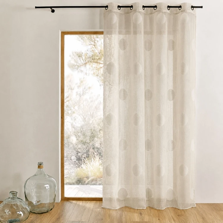 Cortina transparente com bolinhas grandes em tons sobre tons