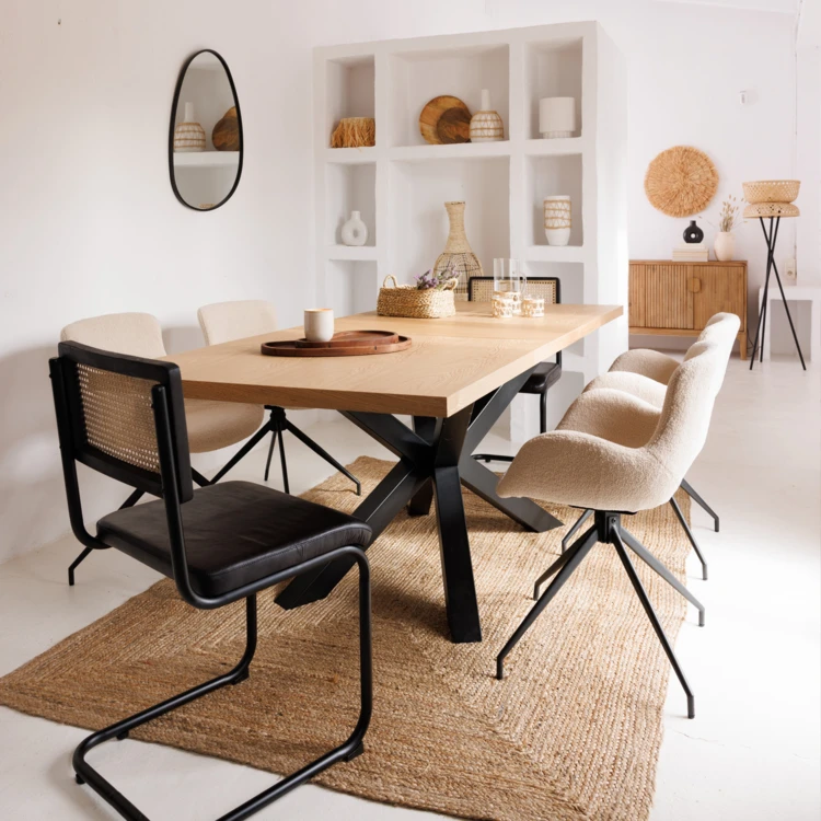Table à manger extensible aspect bois avec piètement croisé
