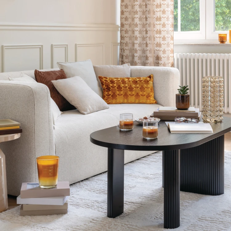 Table basse ovale en bois avec pieds cannelés