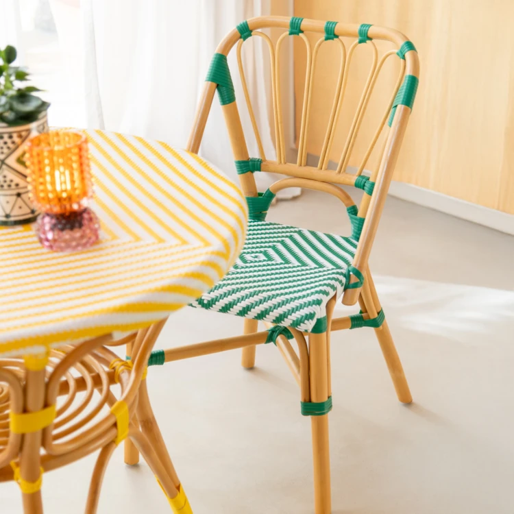 Mesa de jardim em rotim e bambu tecido
