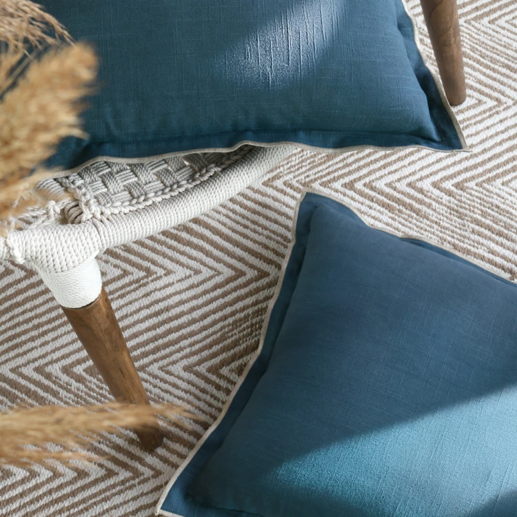 Coussin coton volant plat feston noir