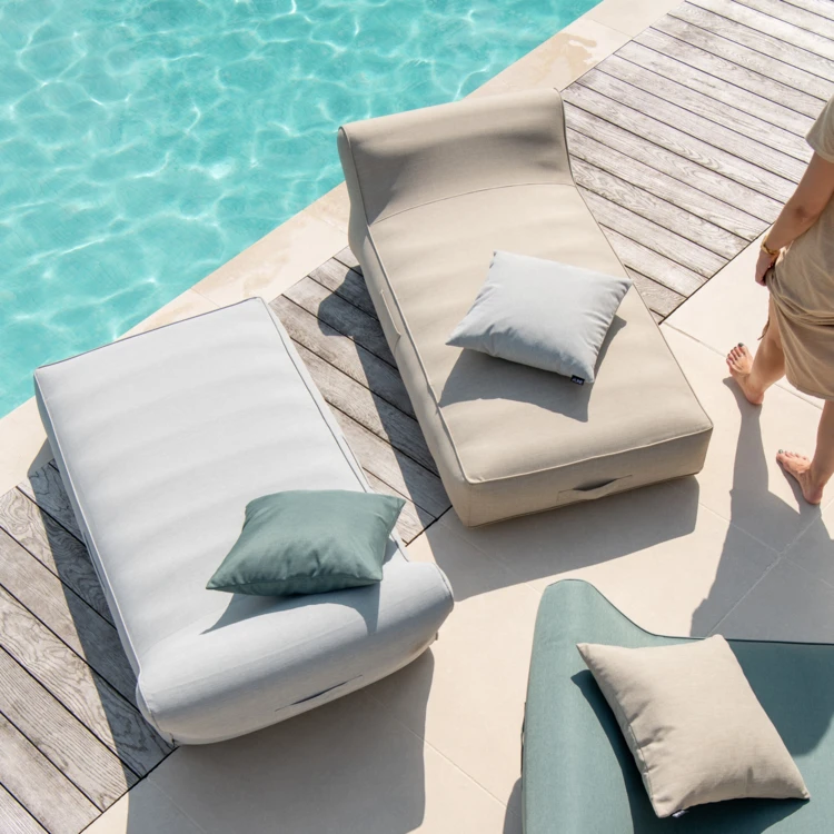Matelas bain de soleil gonflable avec pompe
