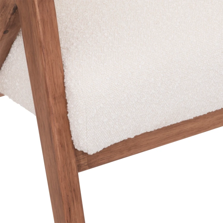 Sillón Buckwheat con armazón de madera