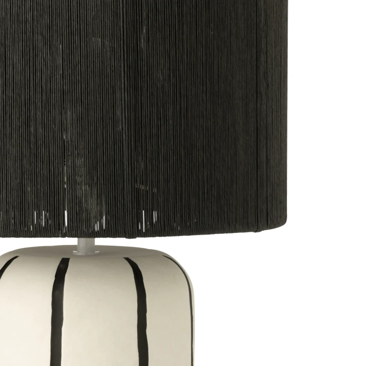 Getöpferte Tischlampe mit zylindrischem Schirm
