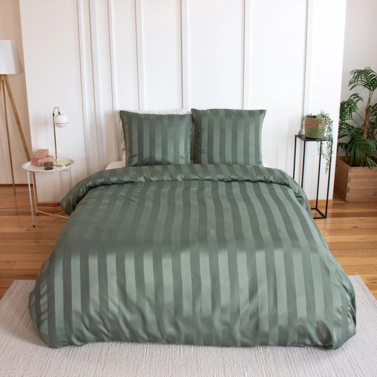 Parure de lit 3 pièces satin à fines rayures housse + taies