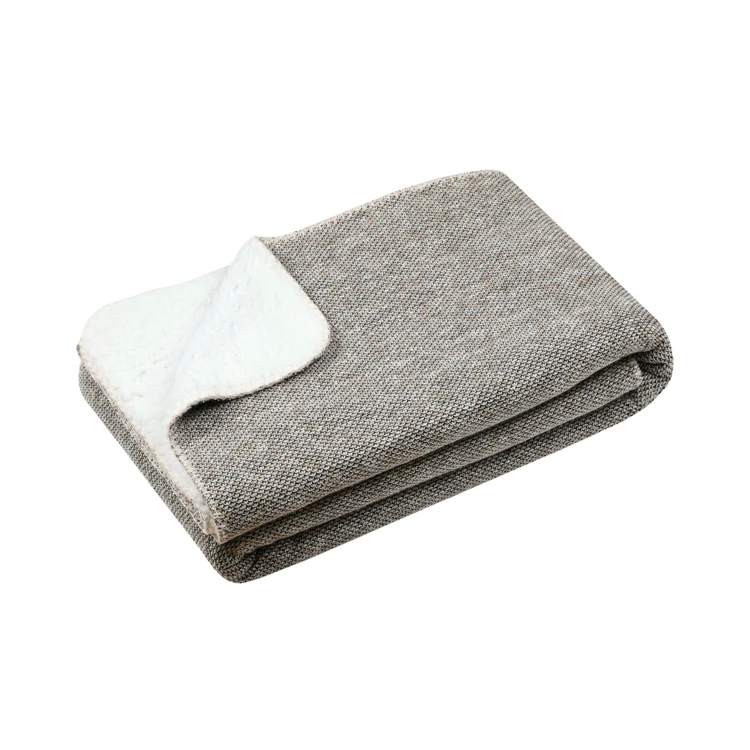 Strickdecke mit Sherpa-Futter
