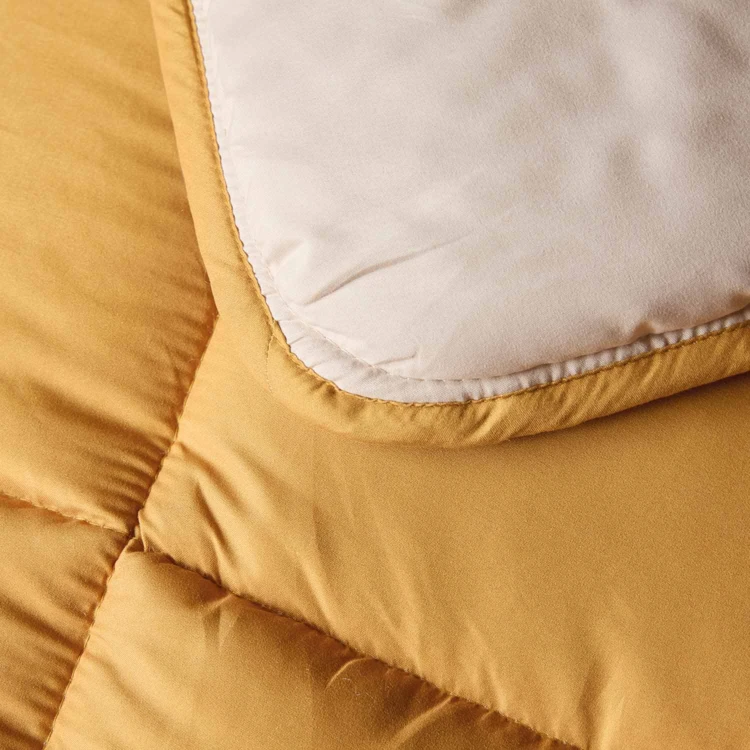 Couette légère réversible bicolore en microfibre 200 gr/m²