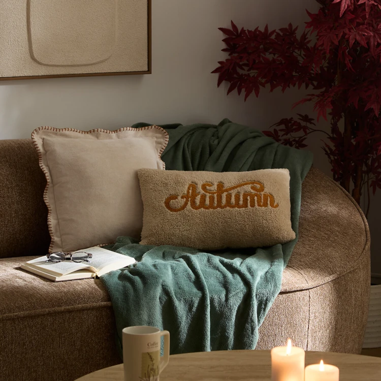 Coussin décoratif déhoussable à bord ondulé
