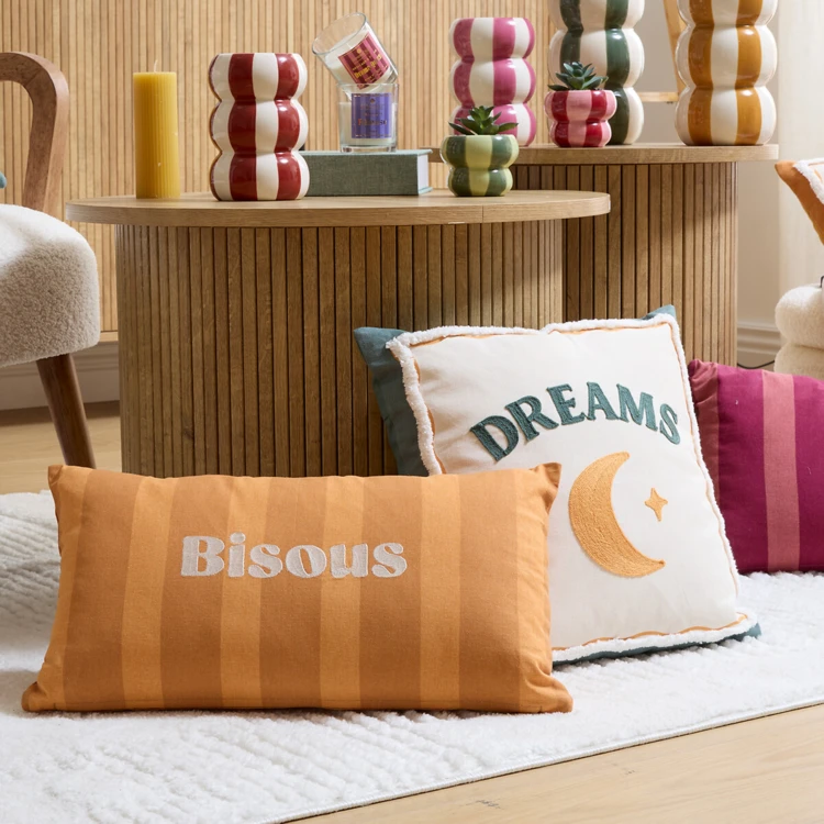 Coussin rectangulaire en coton à rayures "bisous"