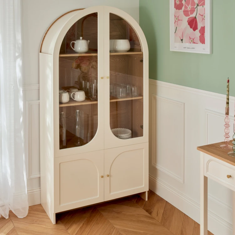 Vitrine de madeira com 4 portas envidraçadas