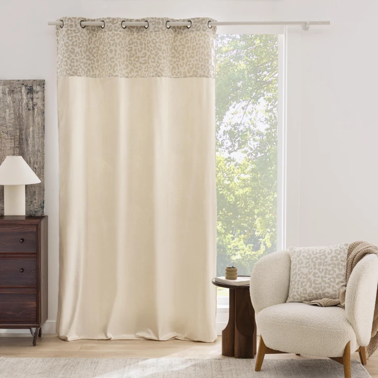 Rideau tamisant en polycoton avec bandeau jacquard chenille léopard