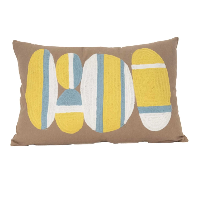 Coussin brodé motif galets de plage