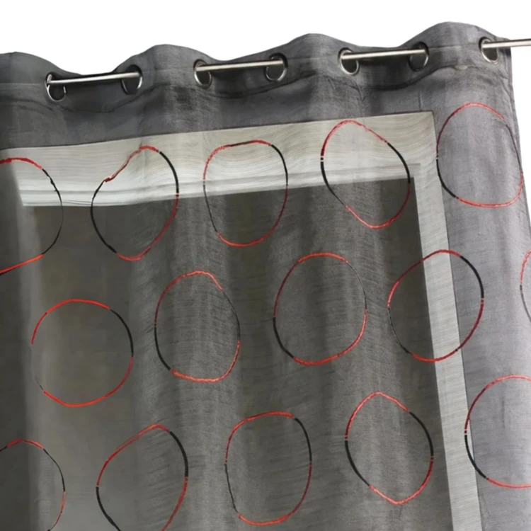 Voile de organza com círculos bordados