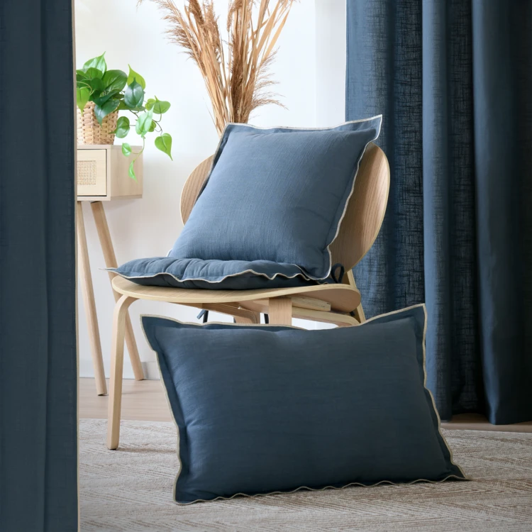 Coussin coton volant plat feston noir