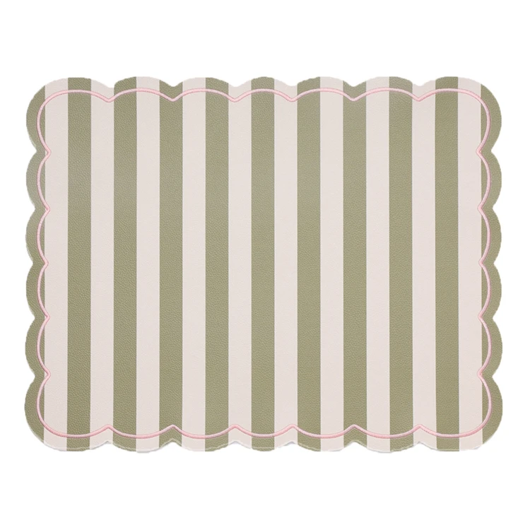 Set de table rectangulaire à rayures avec bords ondulés