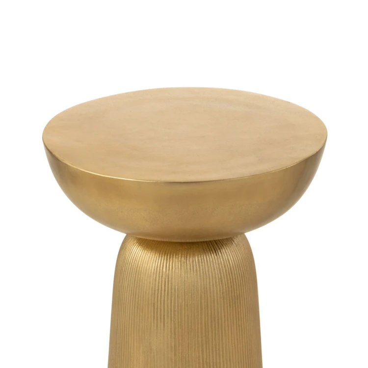 Table d’appoint en métal