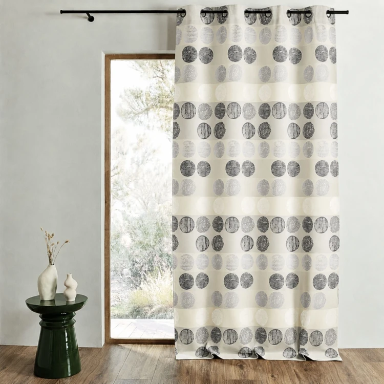 Cortina jacquard com riscas horizontais e bolinhas