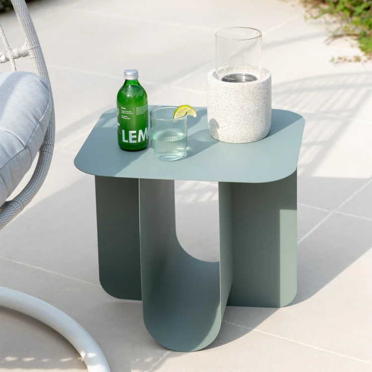 Moderner Design-Couchtisch aus Metall