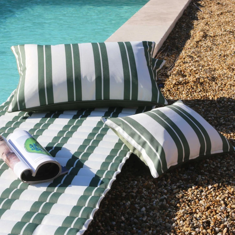Coussin extérieur à rayures
