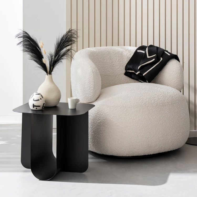 Moderner Design-Couchtisch aus Metall