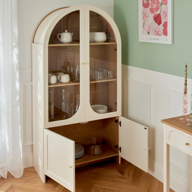 Vitrine de madeira com 4 portas envidraçadas