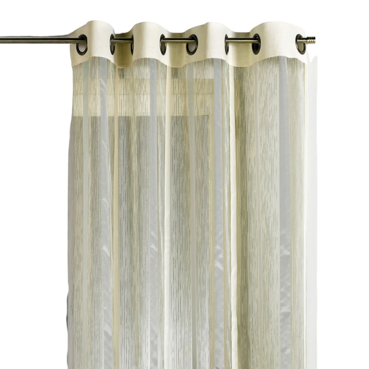 Cortina de organza com riscas verticais e forro