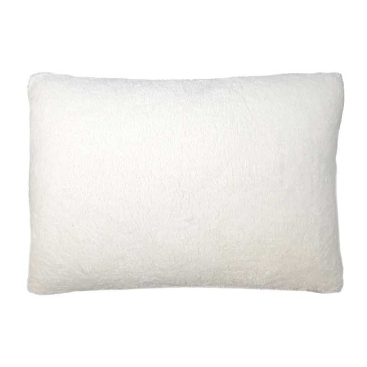 Almofada xadrez com efeito de mohair e parte de trás em sherpa