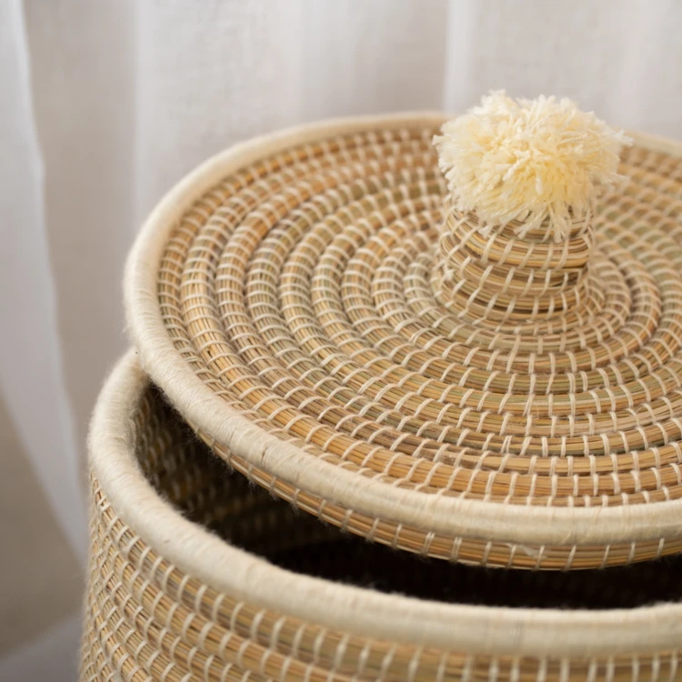 Cesto para roupa suja em fibras vegetais e lã