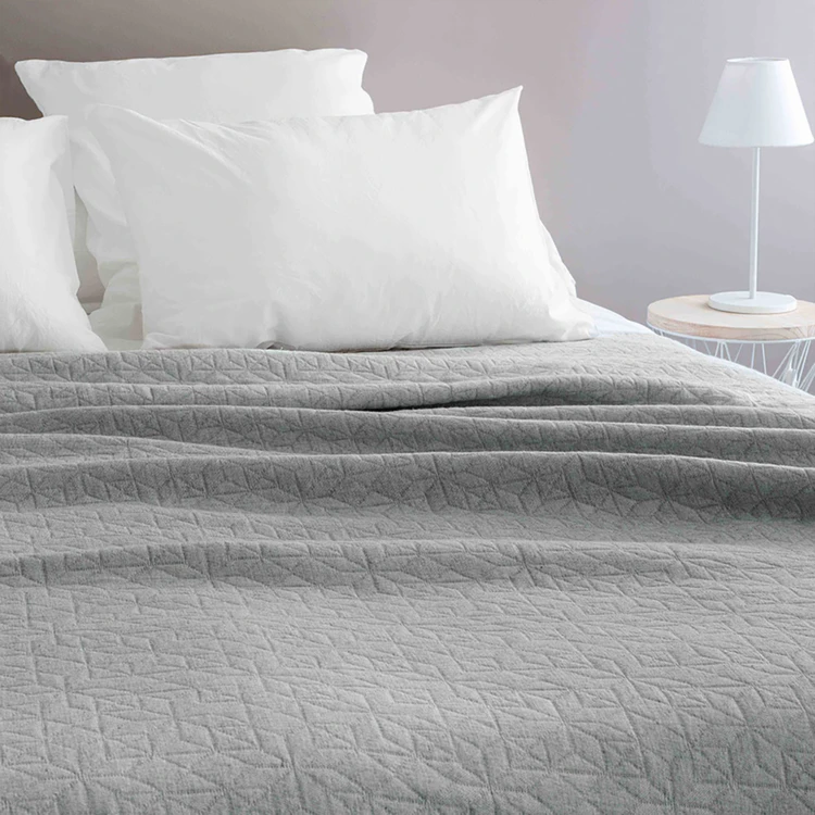 Dessus de lit matelassé en polycoton relief texturé